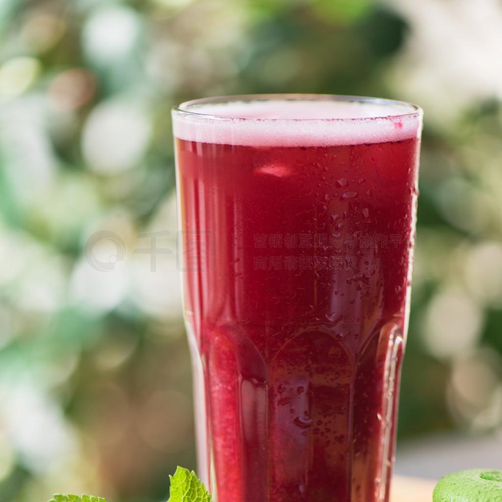 蔓越莓果汁飲料 清爽無(wú)酒精的健康選擇